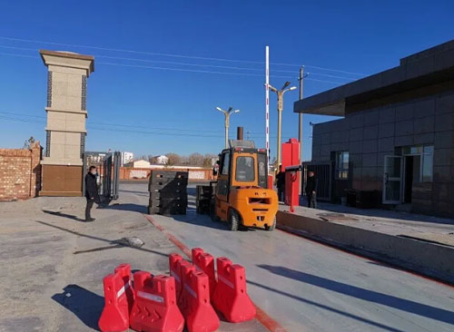 圖為地磅檢定工作現(xiàn)場(chǎng)